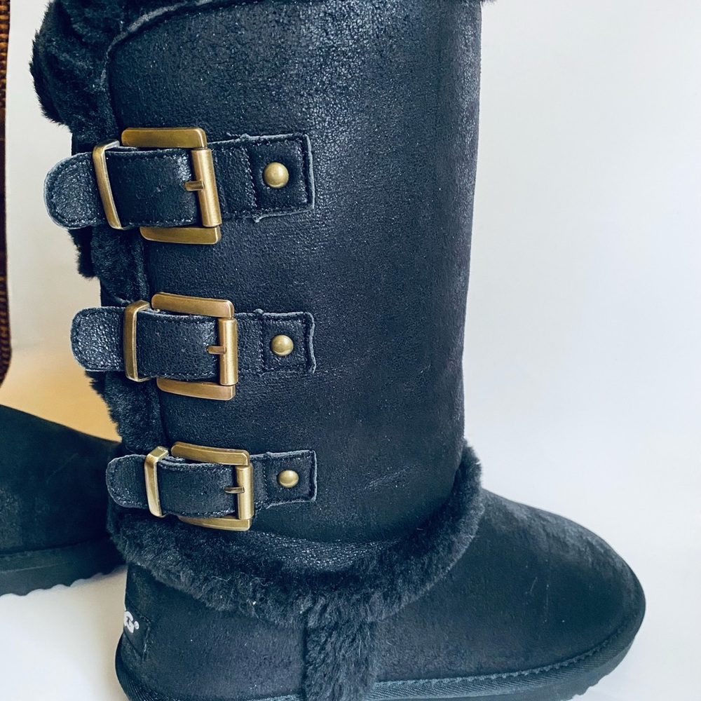 Black boots size 8